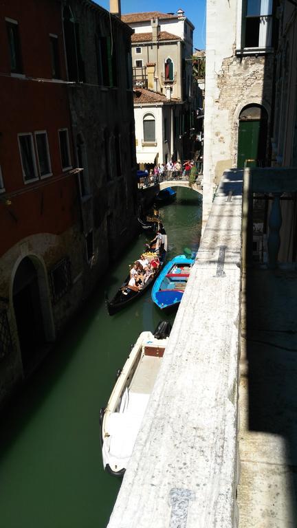 Balcone Sul Canale Venecia Exterior foto