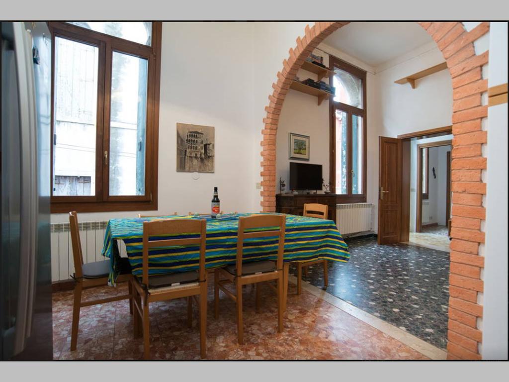 Balcone Sul Canale Venecia Exterior foto