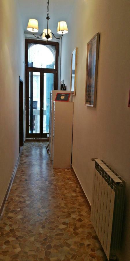 Balcone Sul Canale Venecia Exterior foto