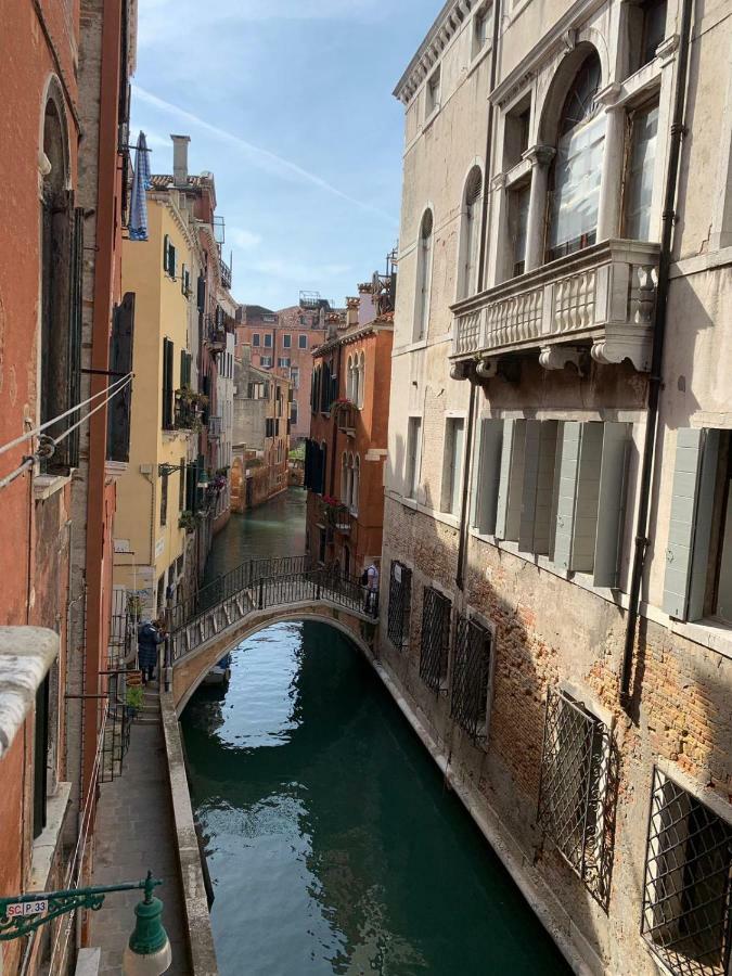 Balcone Sul Canale Venecia Exterior foto