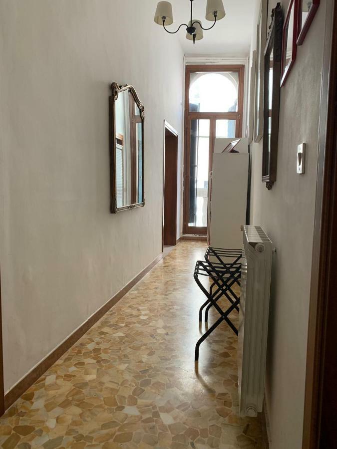Balcone Sul Canale Venecia Exterior foto