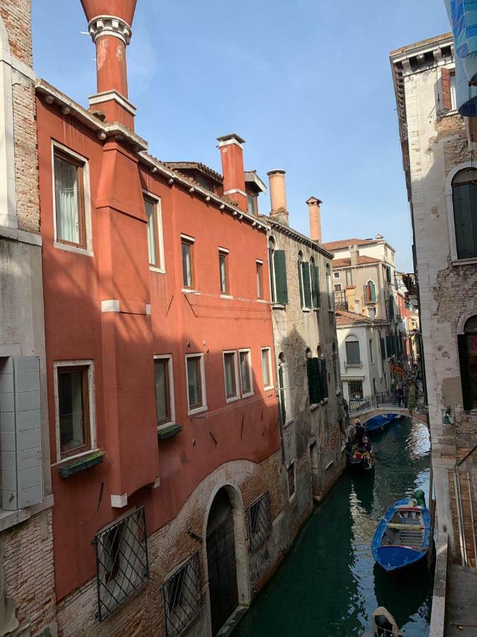 Balcone Sul Canale Venecia Exterior foto